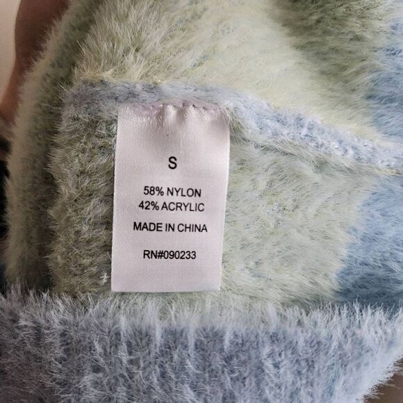 Kendall & Kylie Flowery Crop Top - Picture 7 of 7